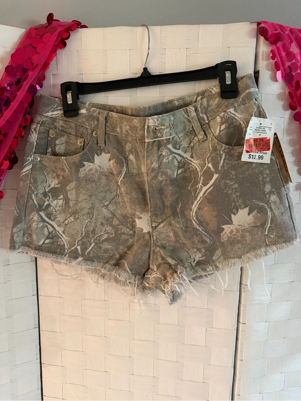 Frayed Hem Camouflage-Print Denim Shorts - Beige/Gray